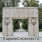 Ansamblul Sculptural BrÃ¢ncuÅŸi Poze 2